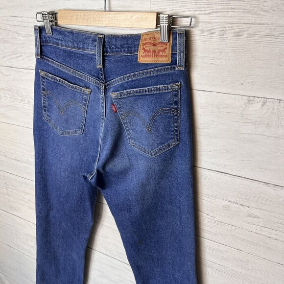 Levis Jeans Womens Size 28 Wedgie Straight Medium Wash Button Fly Stretch - Picture 13 of 16